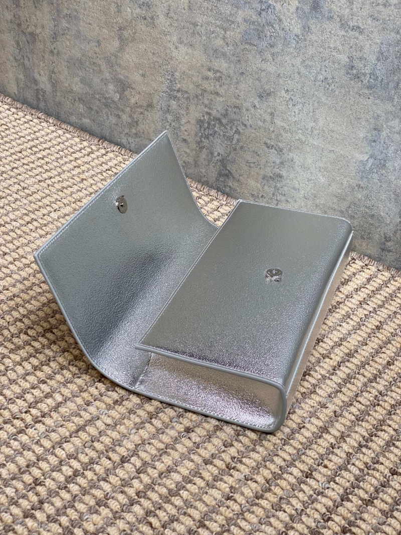Y51 clutch bags